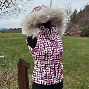 -Aeropostale 87 Pink & Black Puffer Vest Faux Fur Hood Women’s Size Small NWT